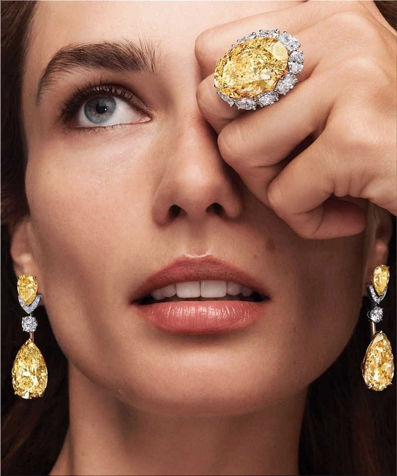 Andreea Diaconu and Graff