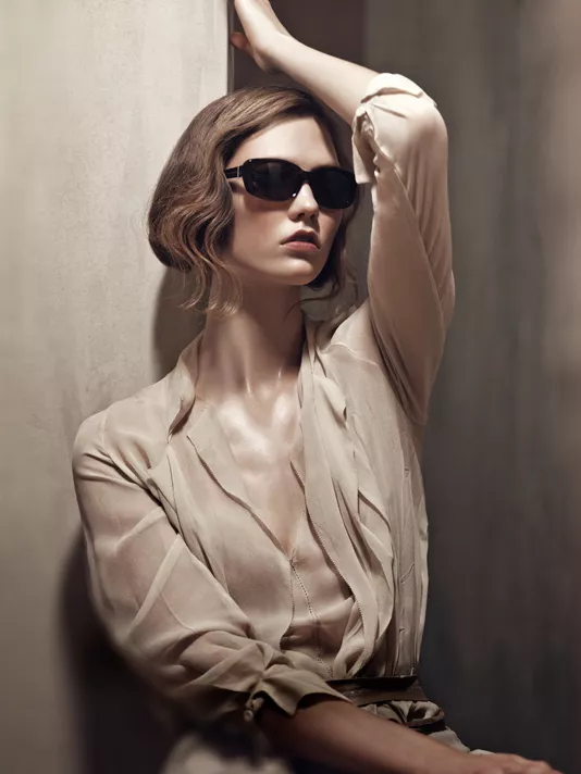Karlie Kloss in Donna Karan ad spring-summer 2011