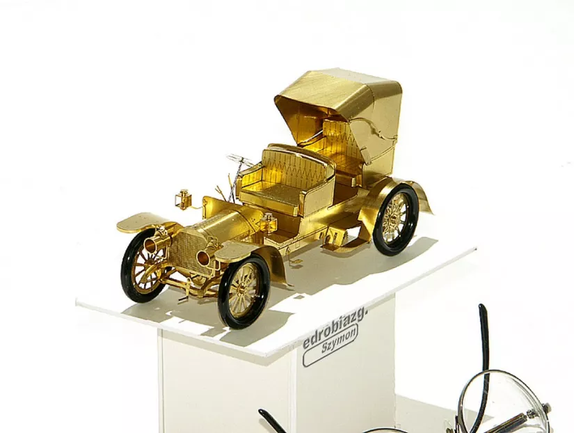 Szymon Klimek brass old Mercedes