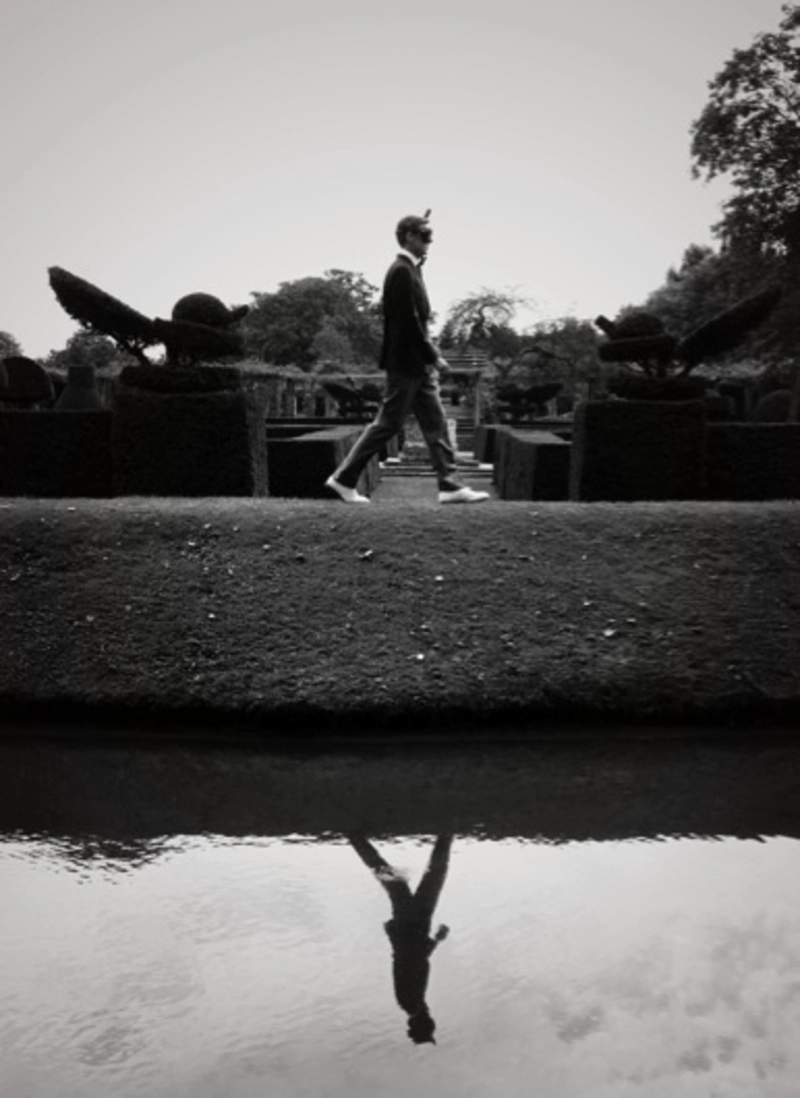 Hardy Amies - British chic nonchalance