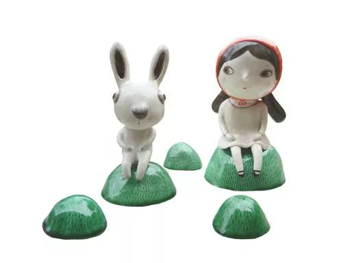 Le rendez-vous, ceramic installation by Nathalie Choux