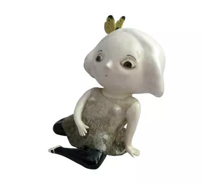Poils et papillon, ceramic sculpture by Nathalie Choux