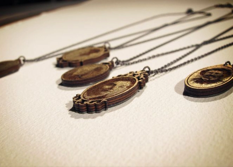 portrait jewellry