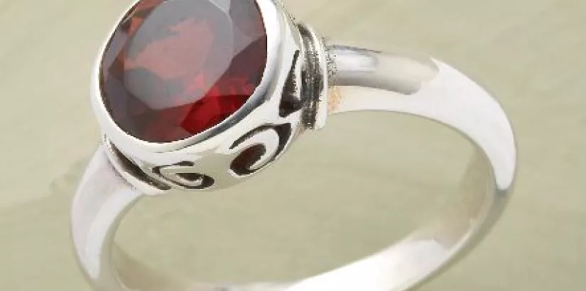 Brilliant garnet ring